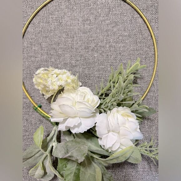 White floral wedding wreath - Picture 3 of 6
